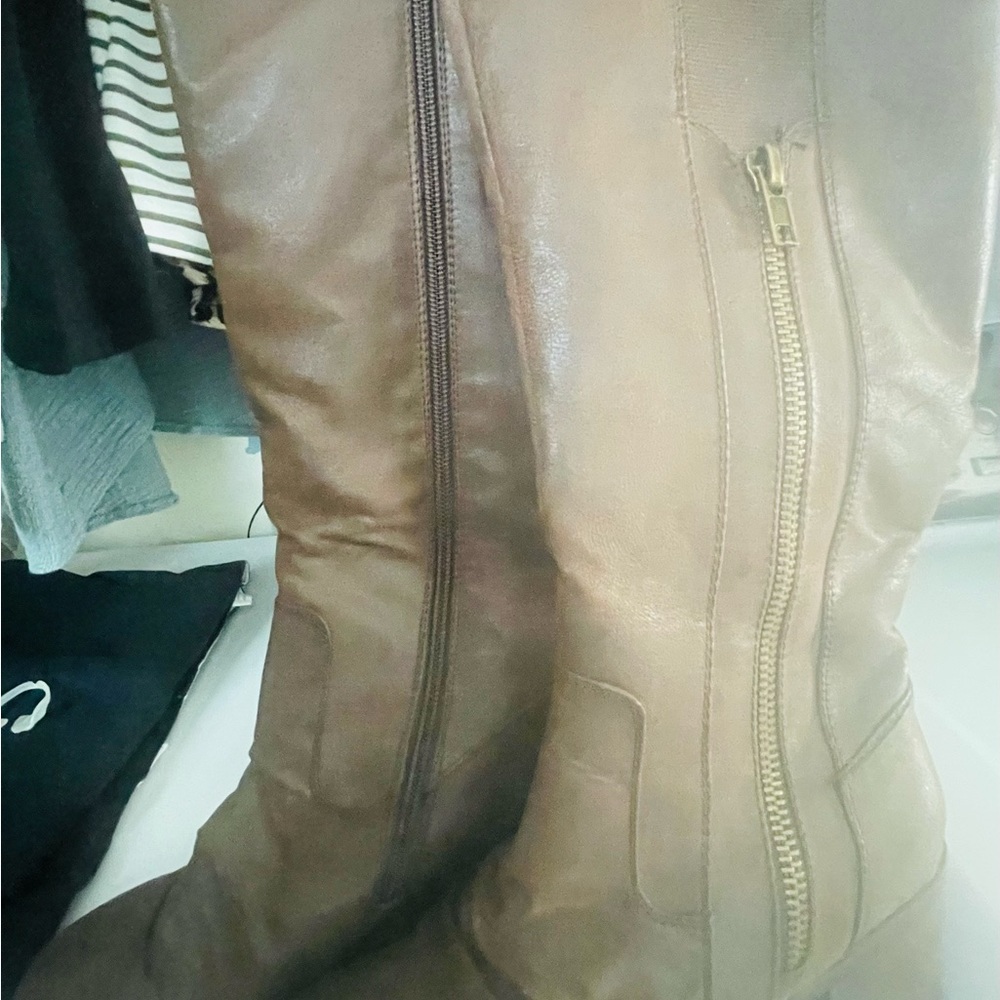 Bare trap boots
